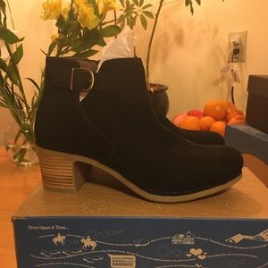 Dansko Henley Nubuck boots, black size 40. Never worn or tried on!